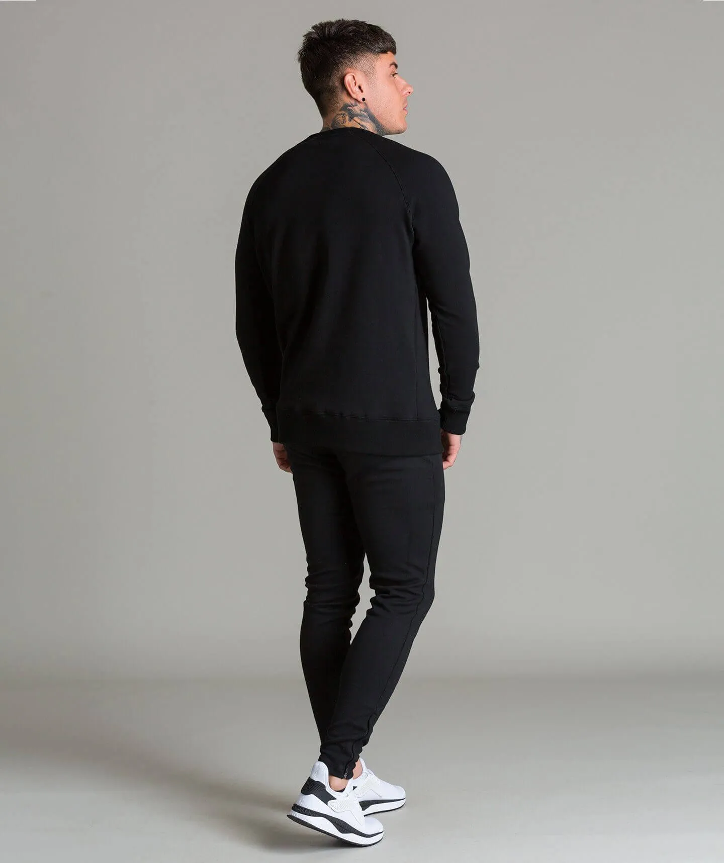 Pursuit Logo Crew Neck (Black/White)