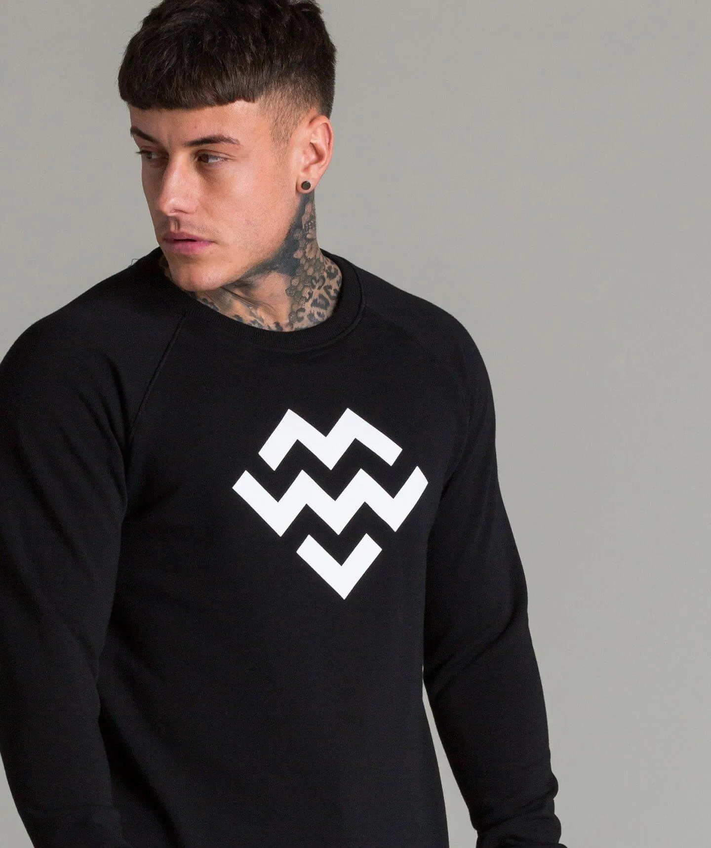 Pursuit Logo Crew Neck (Black/White)
