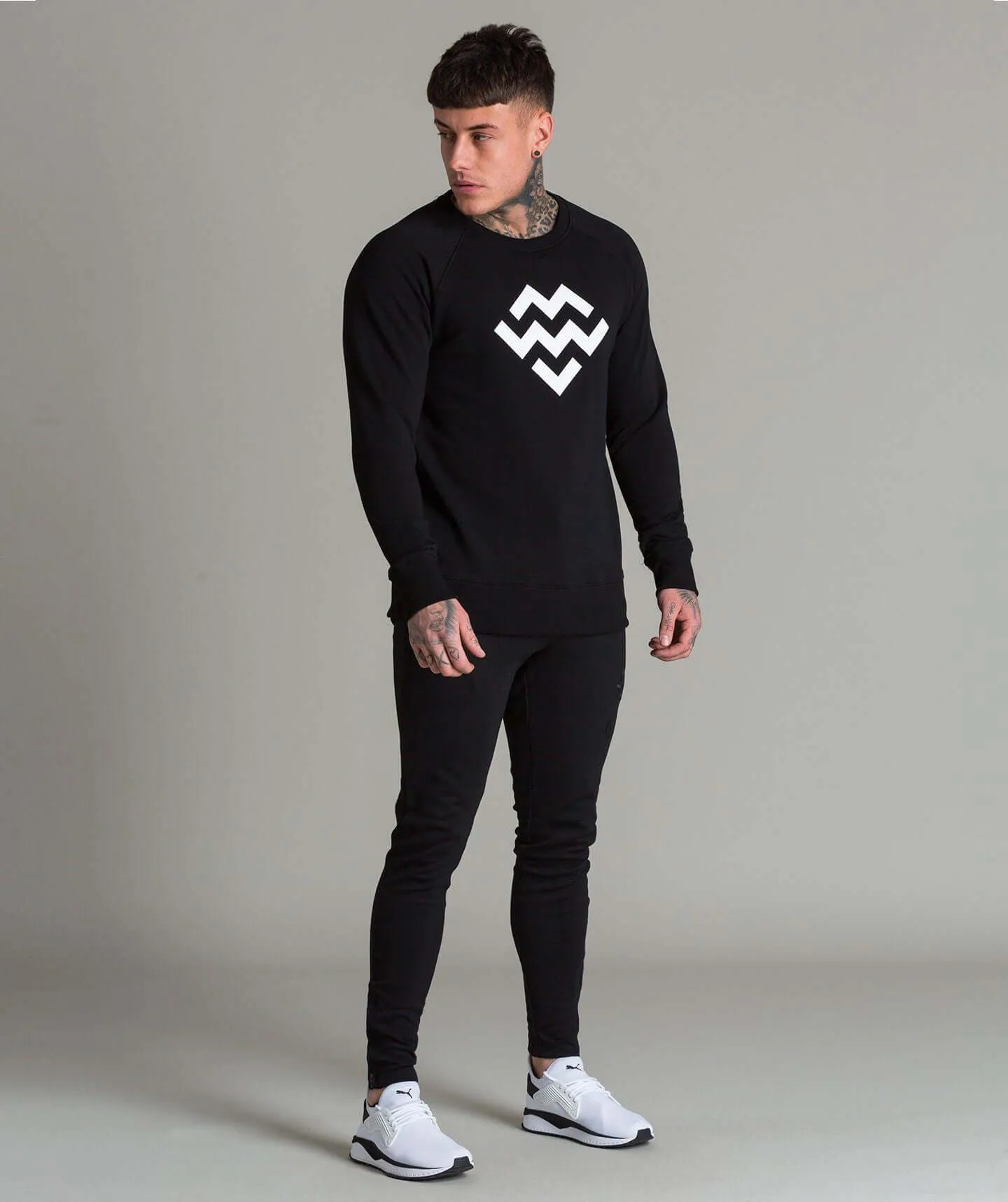 Pursuit Logo Crew Neck (Black/White)